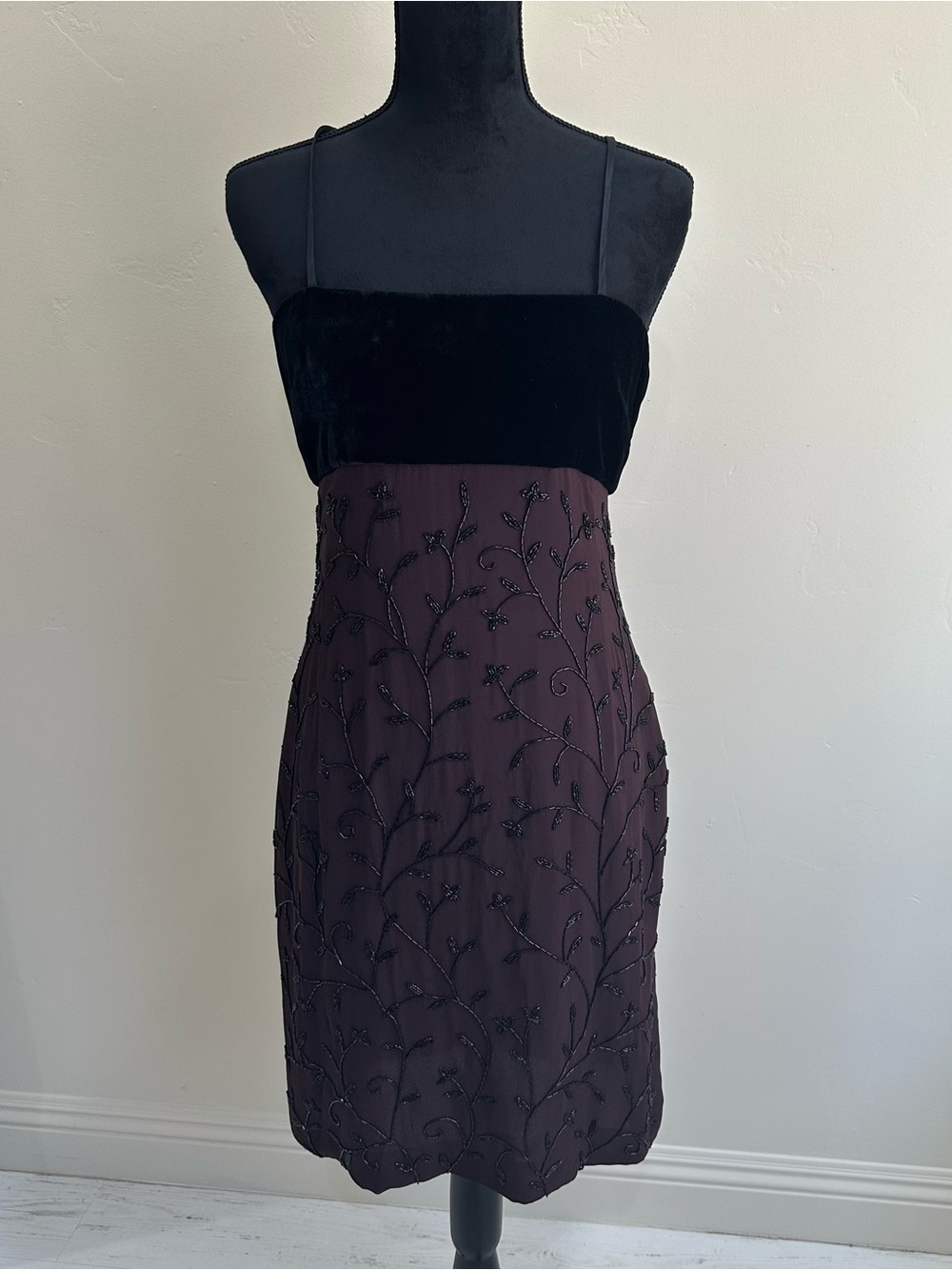 Emanuel Elegant Black Velvet Bodice & Deep Burgundy Beaded Cocktail Dress Size 8